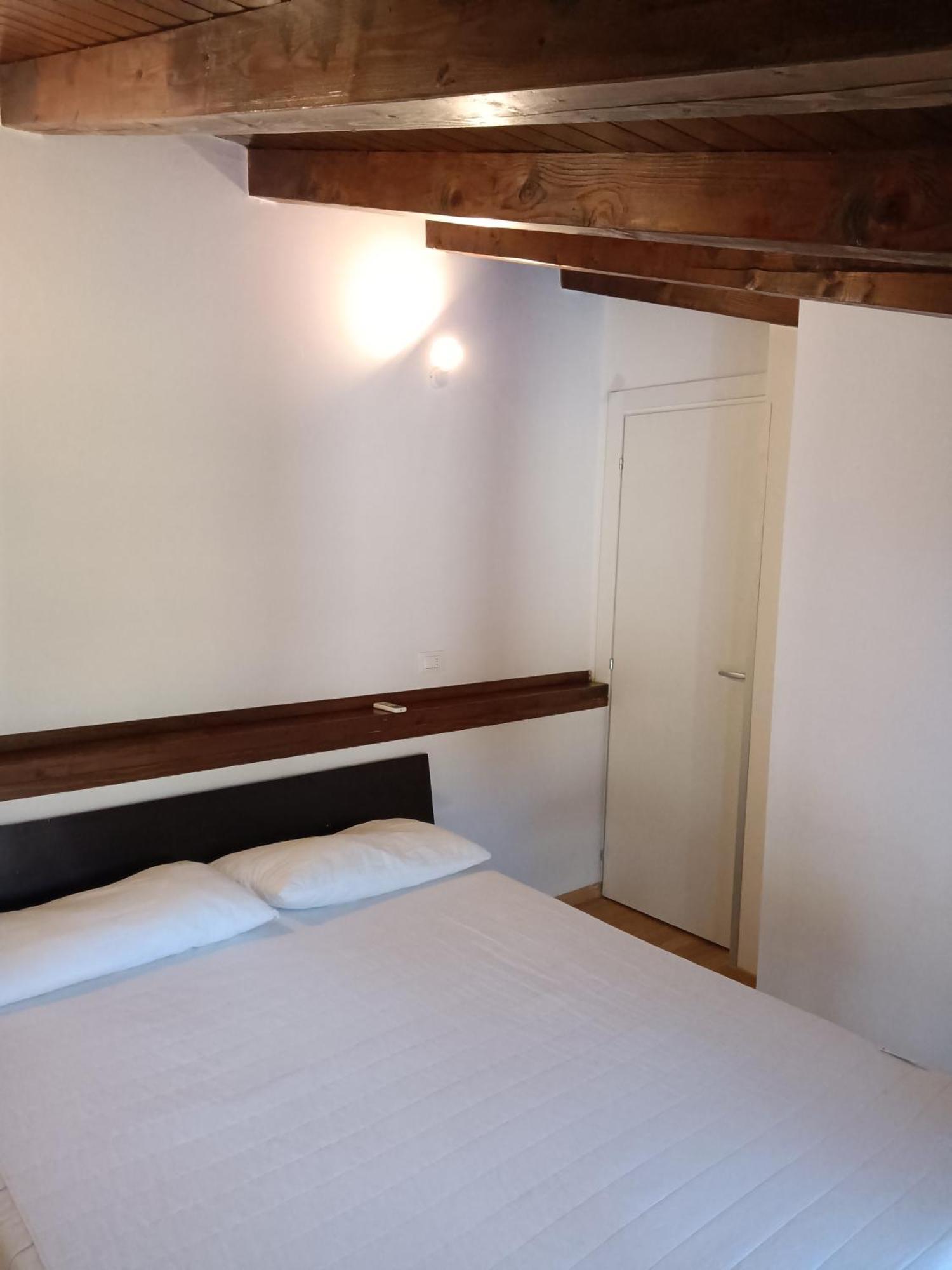 Oasi Holiday Home Toscolano Maderno Room photo