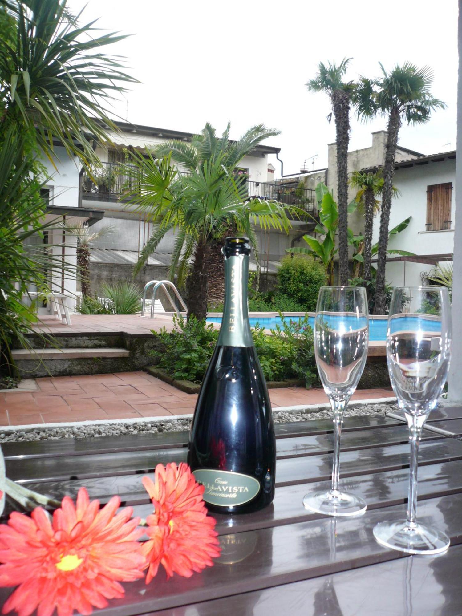 Oasi Holiday Home Toscolano Maderno Room photo