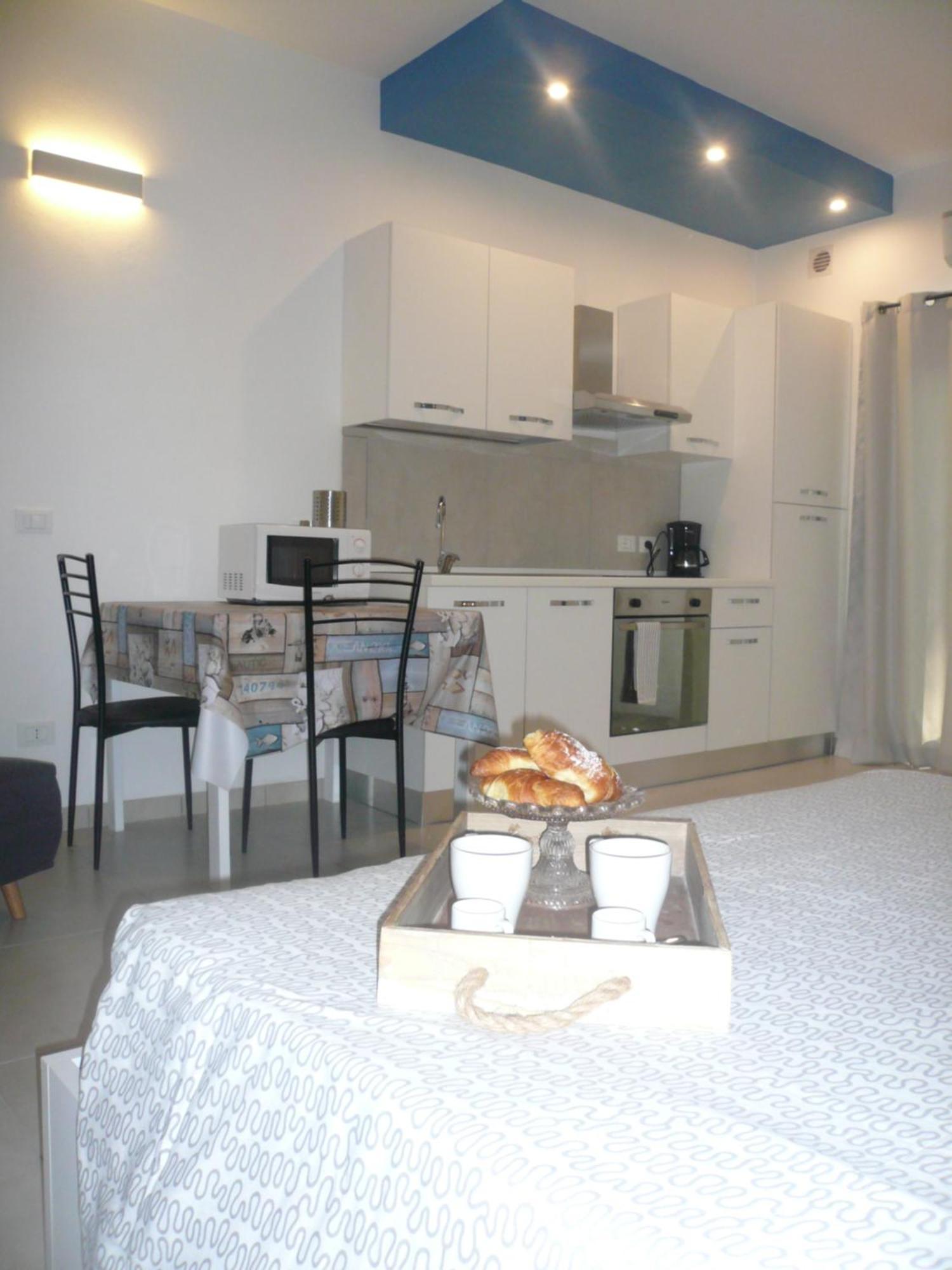 Oasi Holiday Home Toscolano Maderno Room photo